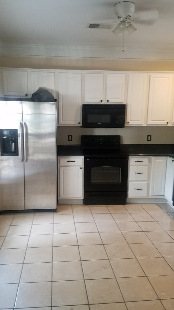 Building Photo - Lovely Townhome in Southeast Columbia