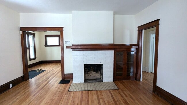 Building Photo - 457 W Southern Ave