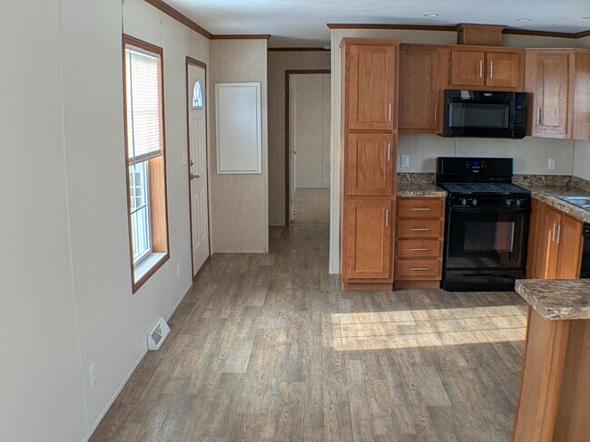 Foto del edificio - 8 Matthew Dr