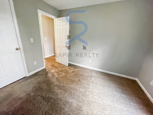 Building Photo - Charming 3-Bed, 3-Bath Retreat in Stone Mo...