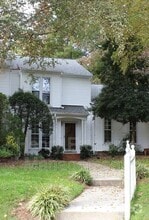 Building Photo - 121 Planetree Ln