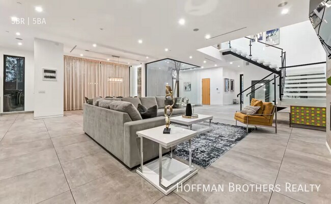Foto del edificio - 742 N Cherokee Ave