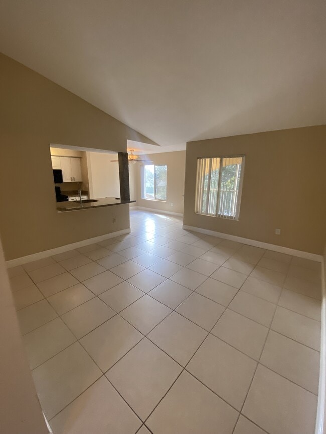 Foto del edificio - 2667 NW 33rd St