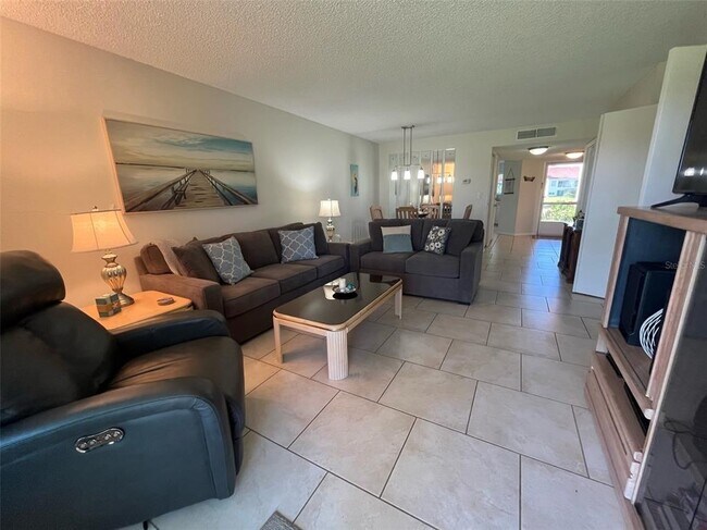 Building Photo - 6191 Bahia Del Mar Blvd S