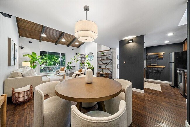 Foto del edificio - 4900 Overland Avenue Unit 310