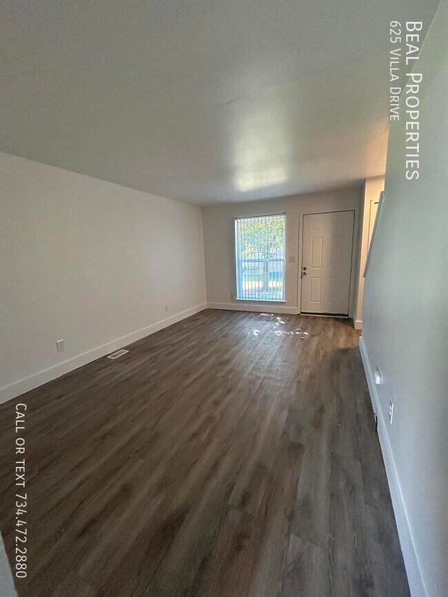 Building Photo - 625 Villa Dr