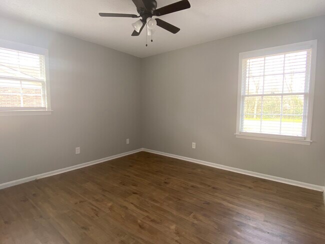 Foto del edificio - 3414 Rutland Dr