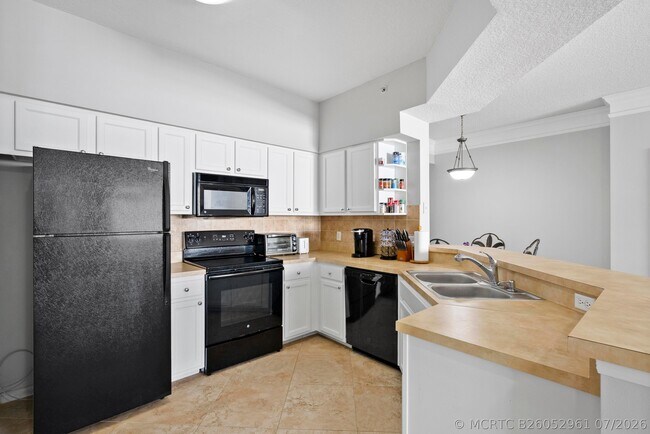 Foto del edificio - 3303 Myrtlewood Cir E