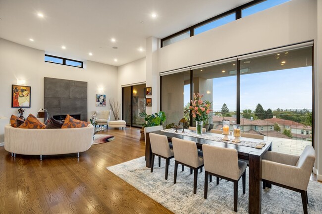 Building Photo - Beautiful Executive Estate Available in Vi...
