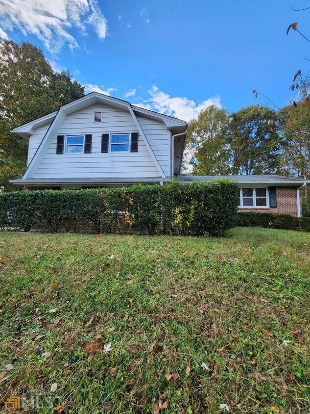 4897 Fairforest Dr, Stone Mountain, GA 30088 House Rental in Stone