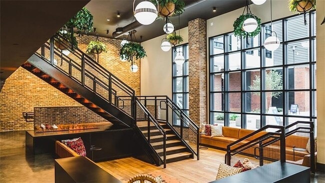 Building Photo - 780 Memorial Dr SE