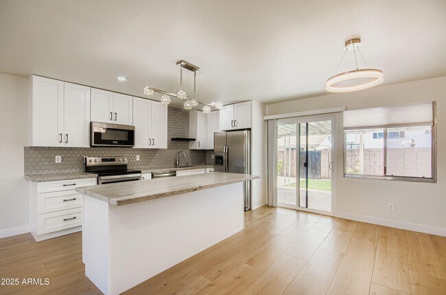 Foto del edificio - 8731 E Fairmount Ave