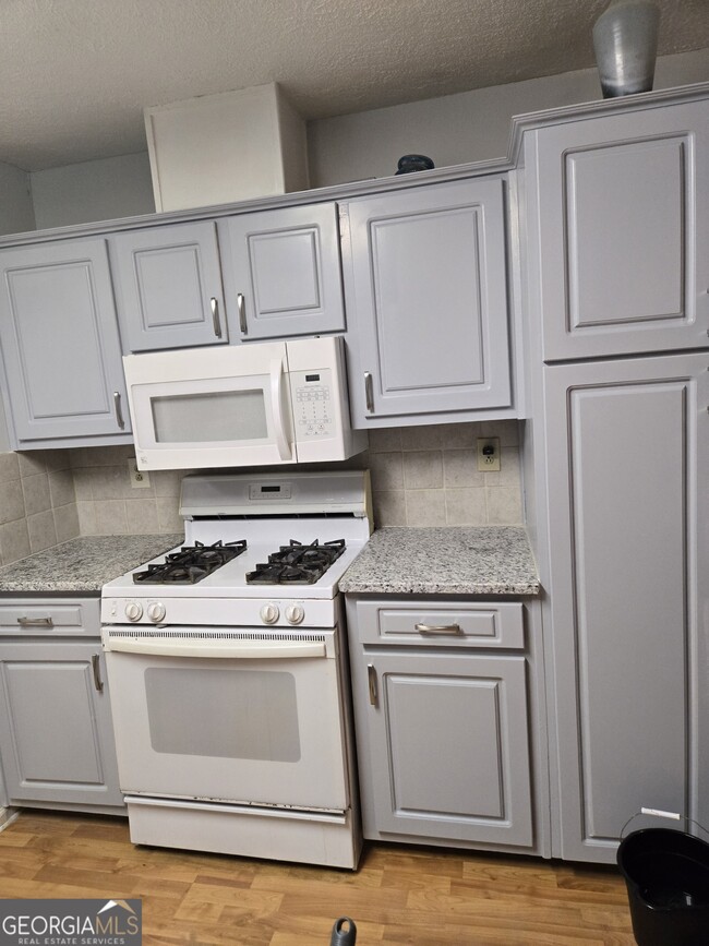 Foto del edificio - 4165 Pine Valley Rd
