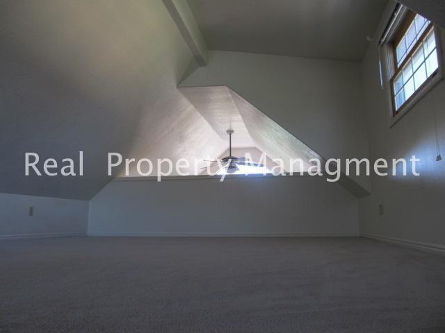 Foto del edificio - Charming 2 br home plus Loft in Smithfield! Available in July! Pet Friendly!