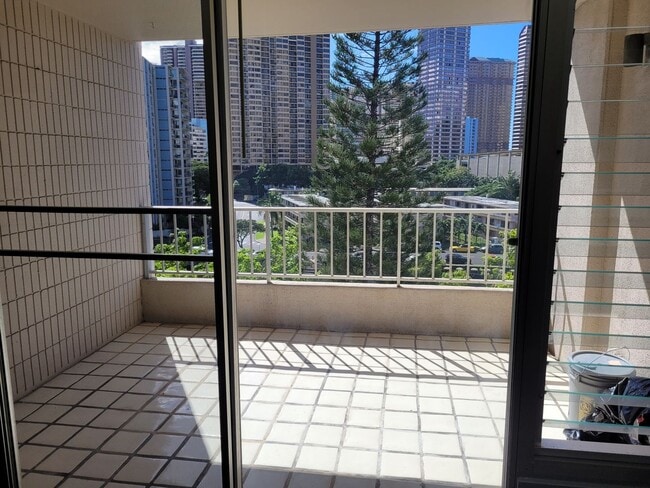 Foto del edificio - Newly Renovated 1bd, 1ba, Assigned 1pkg 648sqft. for $2200