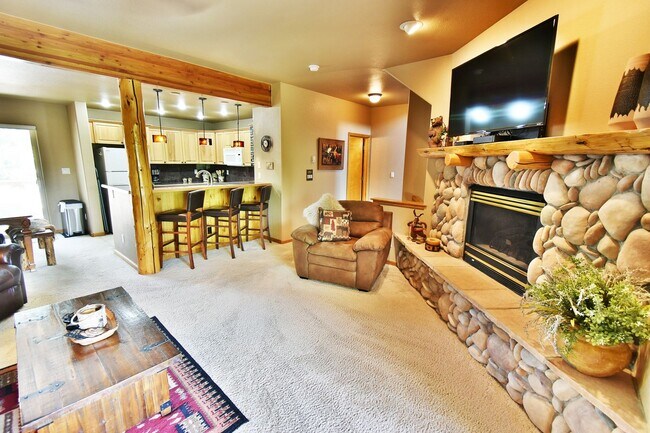 Building Photo - Winter Seasonal Rental - 33 Skyline Drive