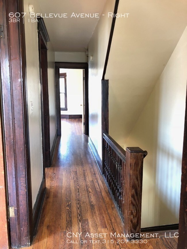 Building Photo - 607 Bellevue Avenue - Right Side