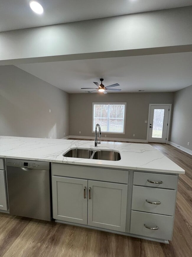 Building Photo - 228 North Mulberry-B