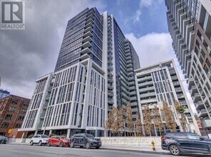 Building Photo - 400 Adelaide St E