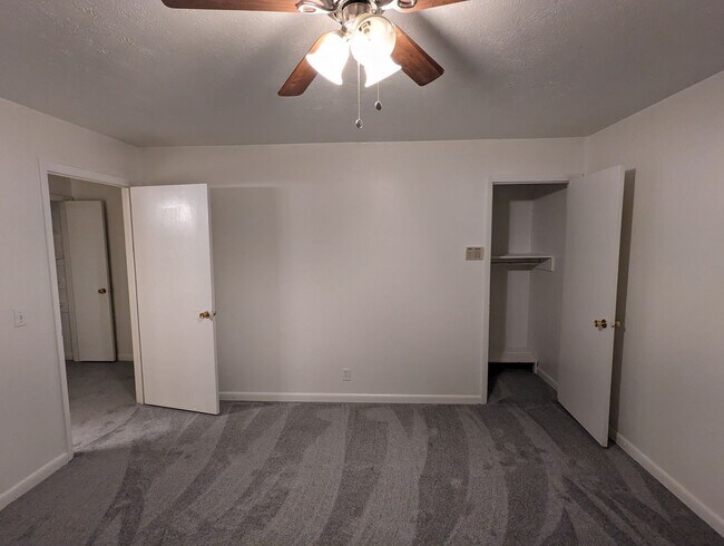 Foto del edificio - Updated Home Conveniently Located
