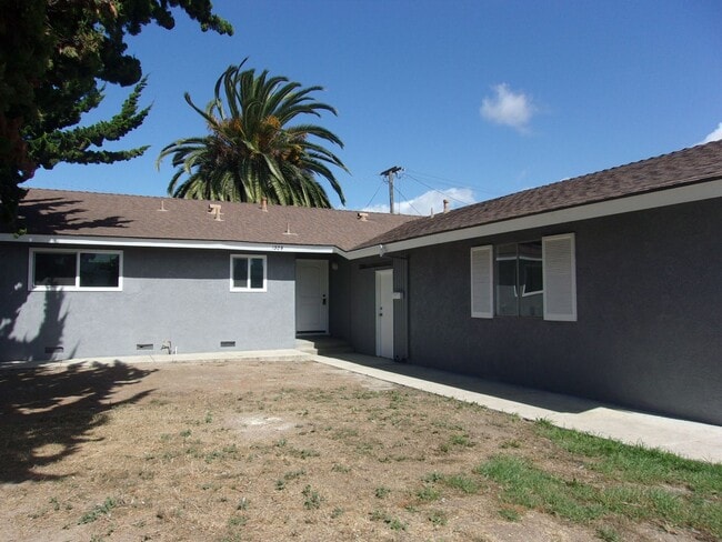 Building Photo - WEST SIDE PRUNE