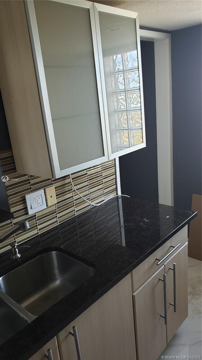 Foto del edificio - 1650 Coral Way