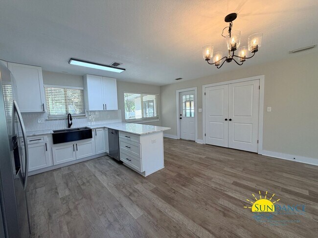 Foto del edificio - Fully Renovated Cul-de-sac Corner Lot Home in Fort Walton Beach!