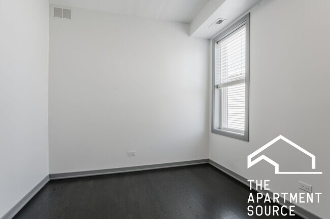 Building Photo - 2818 N Mozart St