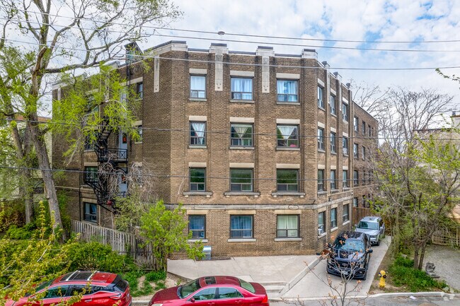 Photo du bâtiment - 1592 Bathurst Street
