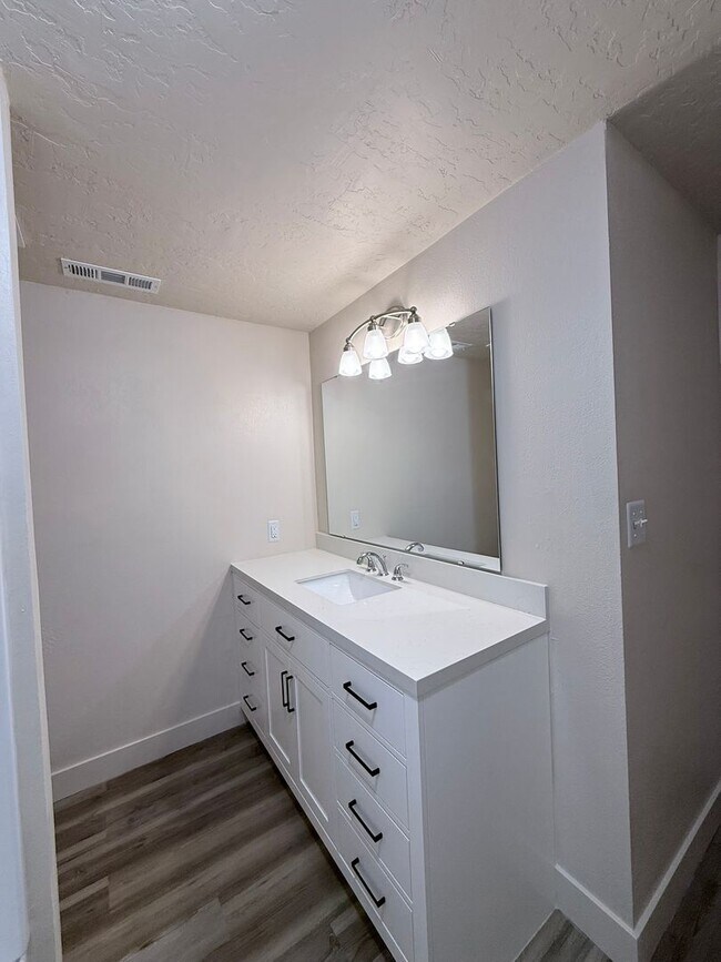 Building Photo - 236 Quail Ridge Dr