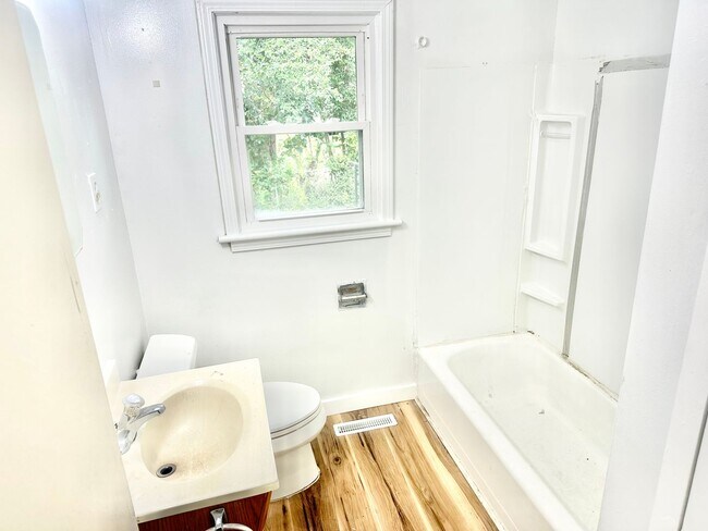 Building Photo - 235003001