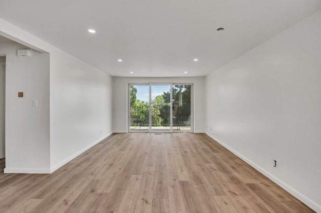 Building Photo - 673 E 6th Ave