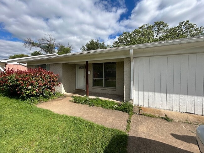 Photo - 2750 Ridgewood St House