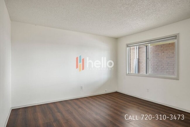 Building Photo - 984 E Saxony Dr