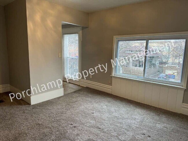 Foto del edificio - 547 Coit Ave NE