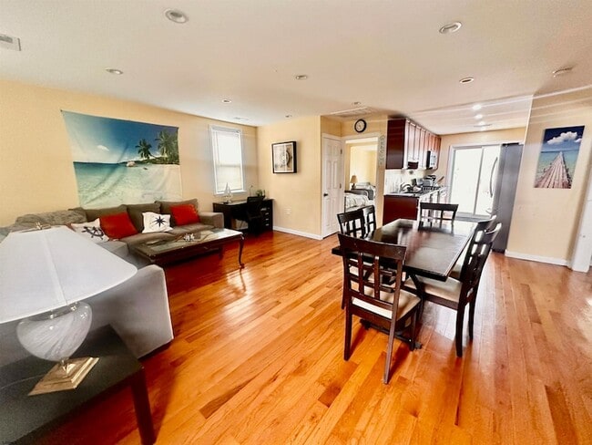 Building Photo - 2019 Kuehnle Ave