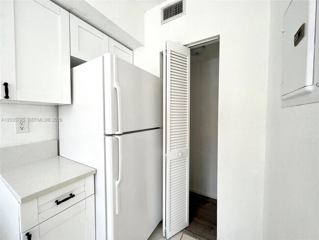 Foto del edificio - 444 NW 84th St
