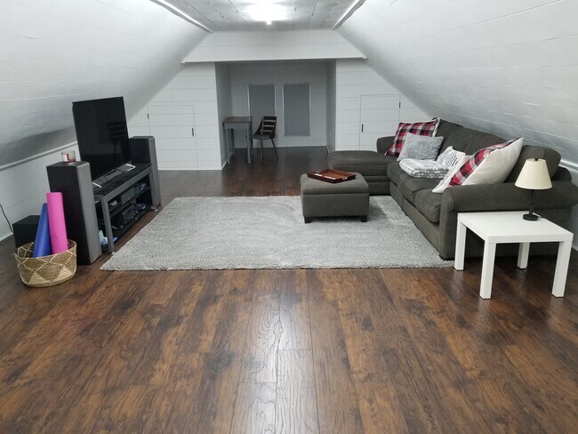 Area for leisure, gaming or entertaining! - 5717 W Vliet St