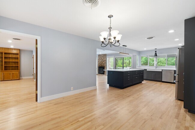 Building Photo - 2700 Gabriel View Dr