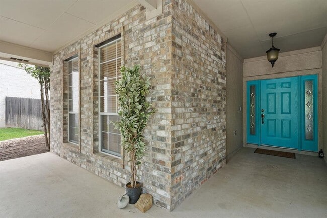 Building Photo - 2812 Cascade Falls Dr