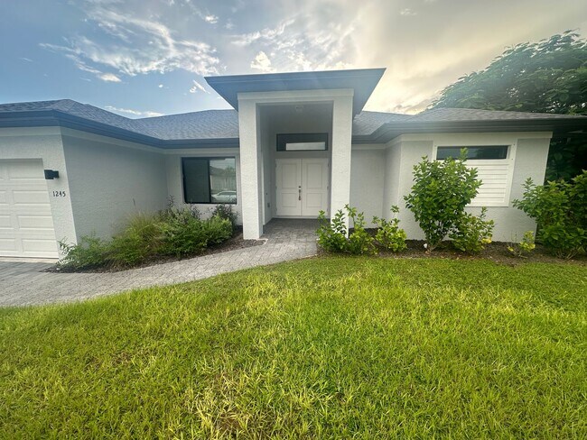Foto del edificio - Available Now- 3 Bedrooms + Den - 2 Bathro...