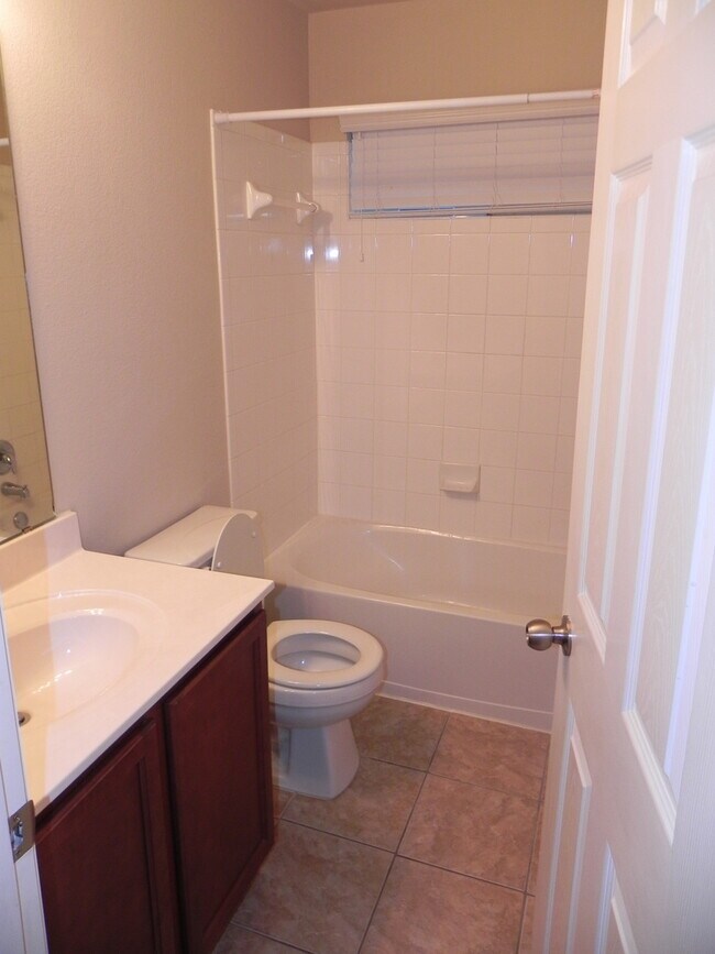 Building Photo - 3 bed 2 bath in Desirable Location coming soon!!