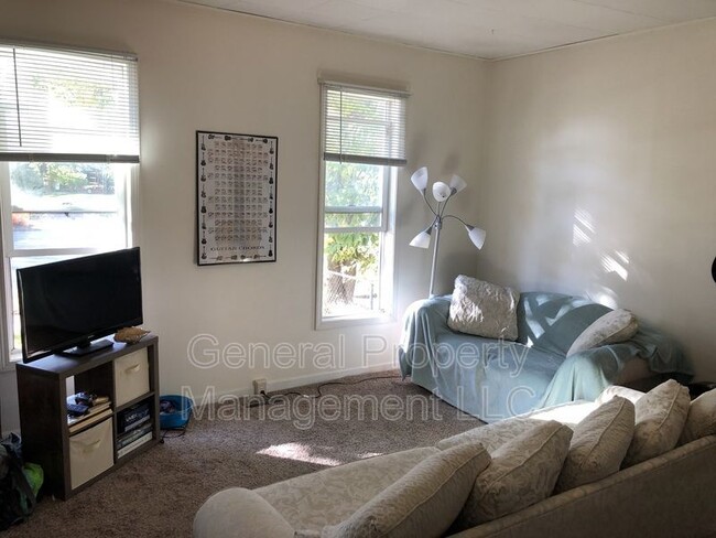 Foto del edificio - 1 bed 1 bath on Water St available June 1s...