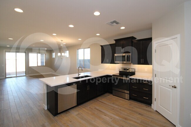 Building Photo - 5716 S Romano