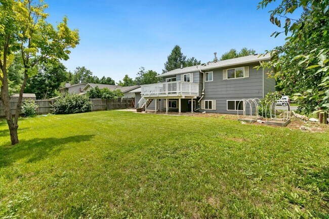 Foto del edificio - 3200 Meadowlark Ave