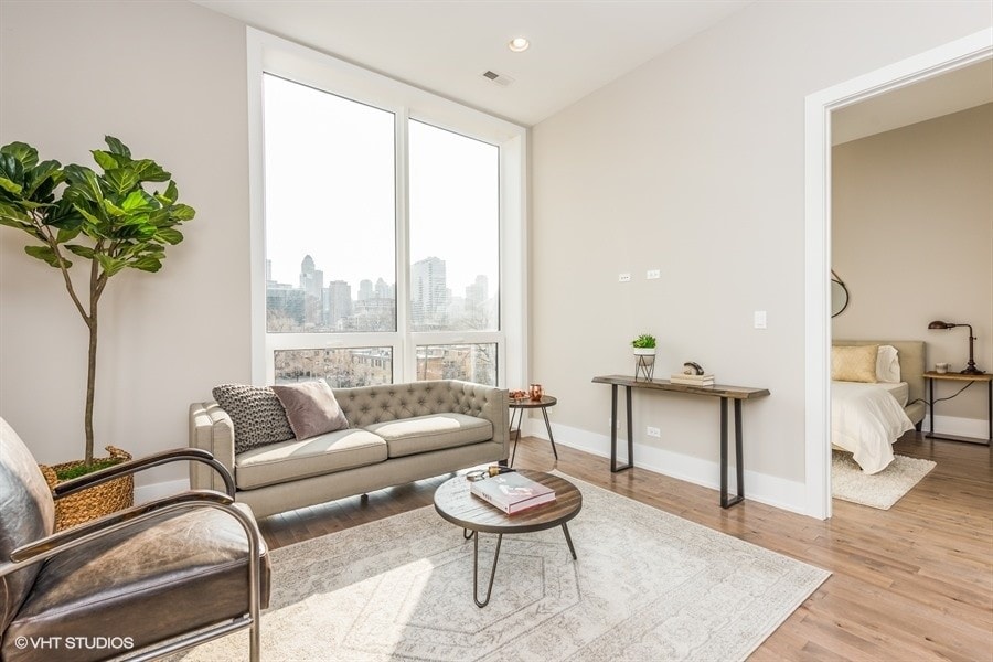 Primary Photo - 943 N Crosby St