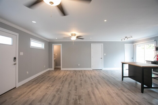 Building Photo - 1103 Booker Ave