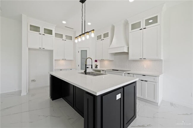 Building Photo - 2613 E Comal Rd