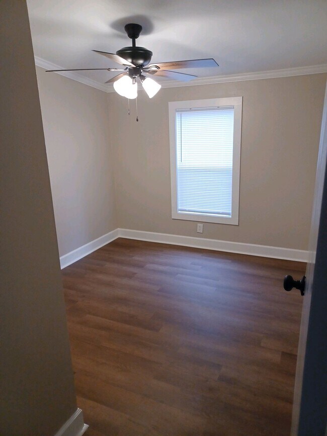 Foto del edificio - 890 Rough Edge Rd