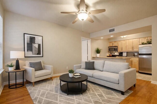 Foto del edificio - 7685 Northcross Dr